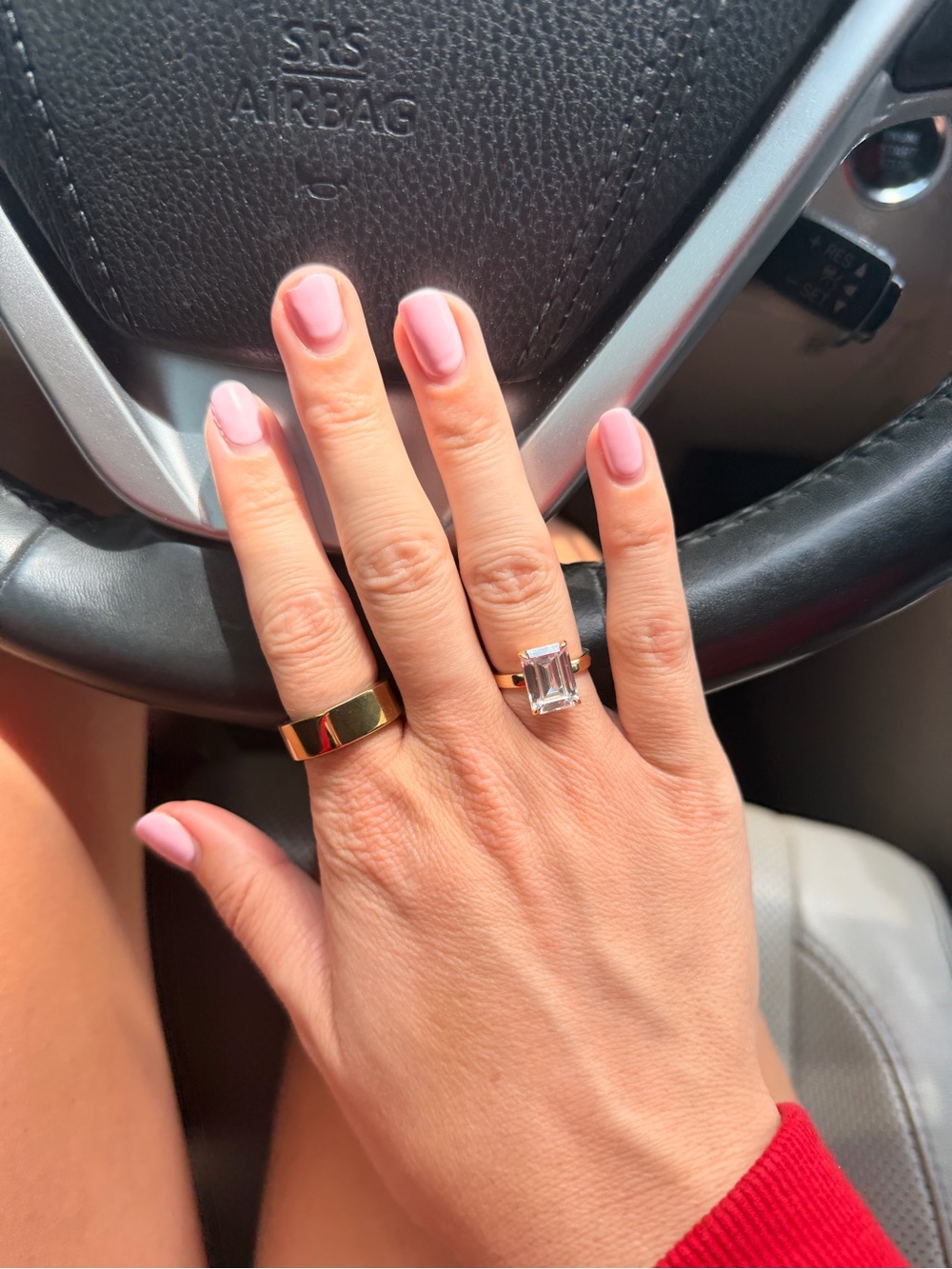 Everly Scottie Ring